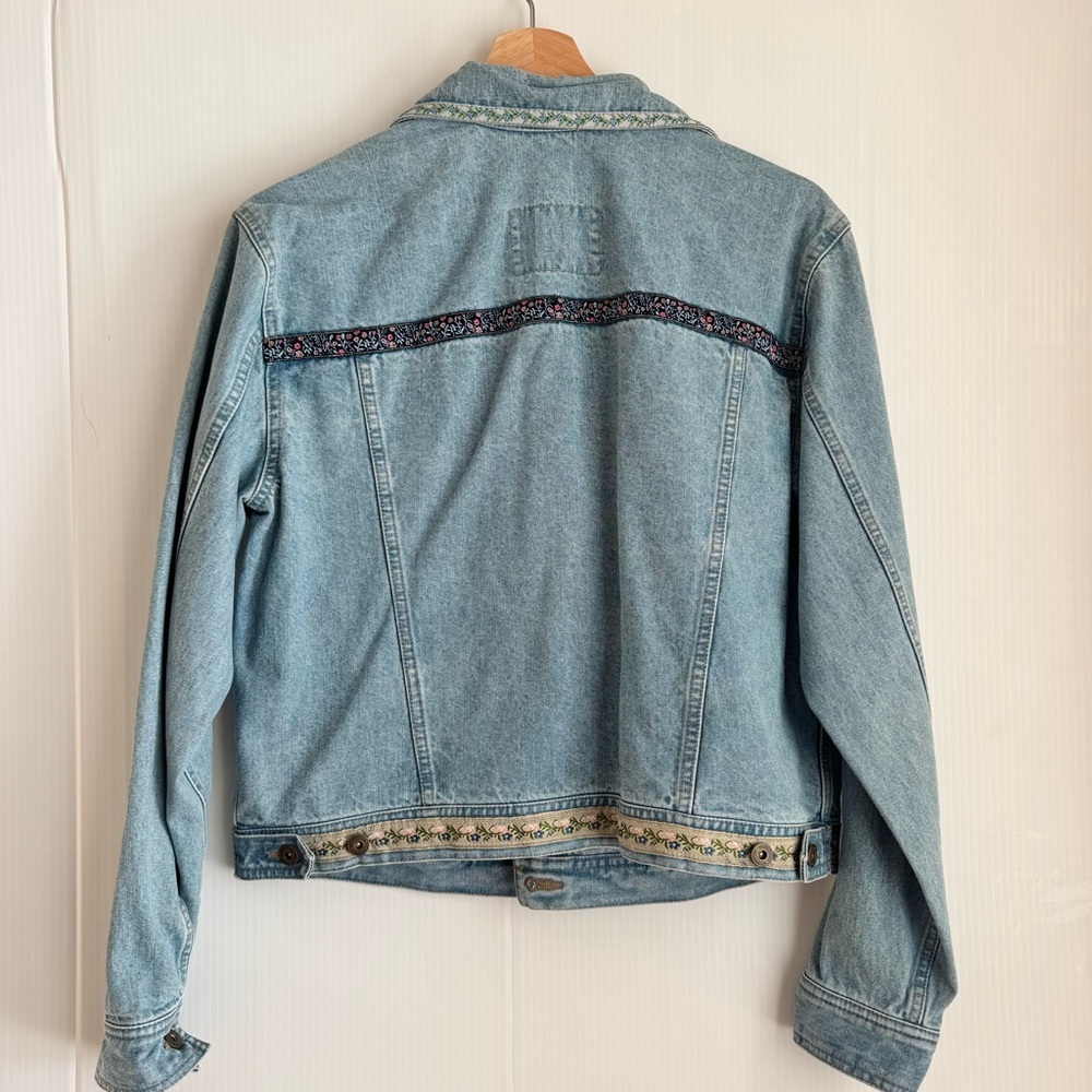 Vintage Liz Claiborne Light Blue Denim Jacket with Embroidered Trim - Picture 6 of 8